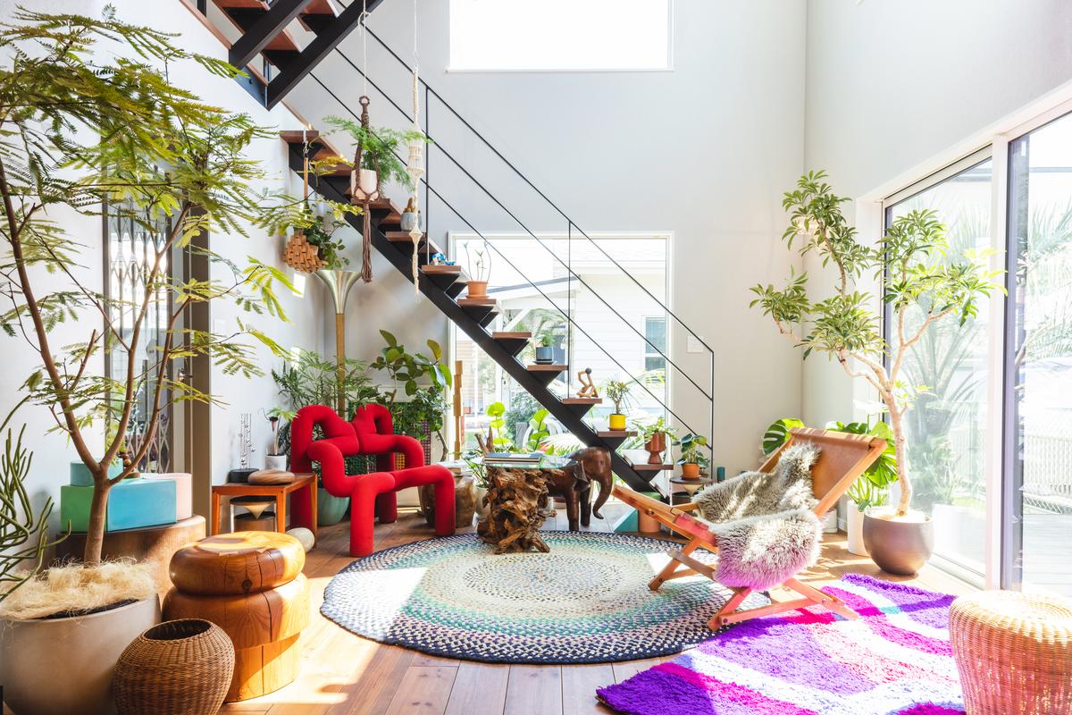 グリーンと個性派家具を楽しむ家